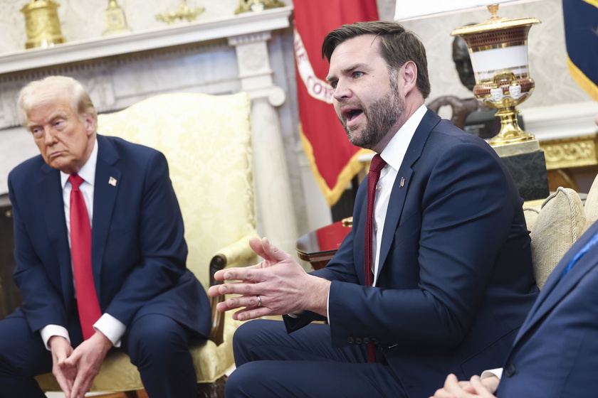 US President Donald Trump welcomes Ukrainian President Volodymyr Zelensky to the White House