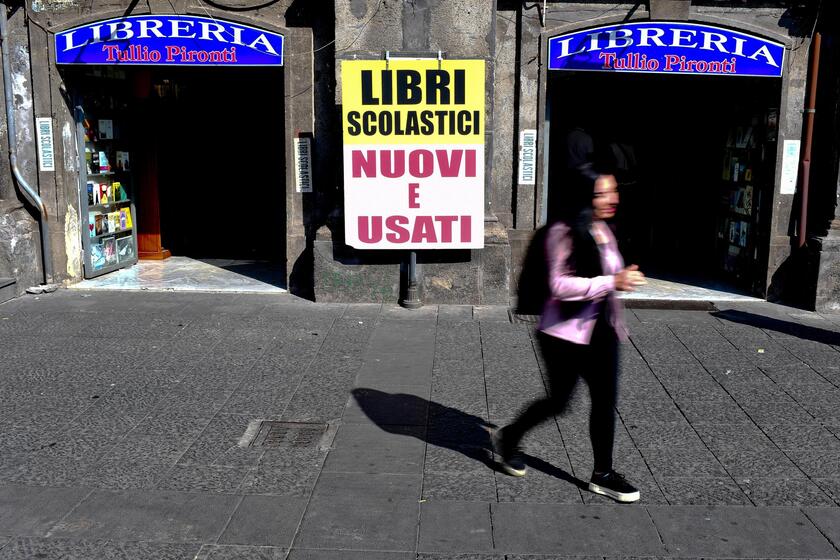 Scuola:primo giorno Napoli,al via caccia a libri testo usati