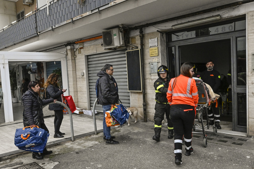 Sgomberato palazzo nella zona dei Campi Flegrei