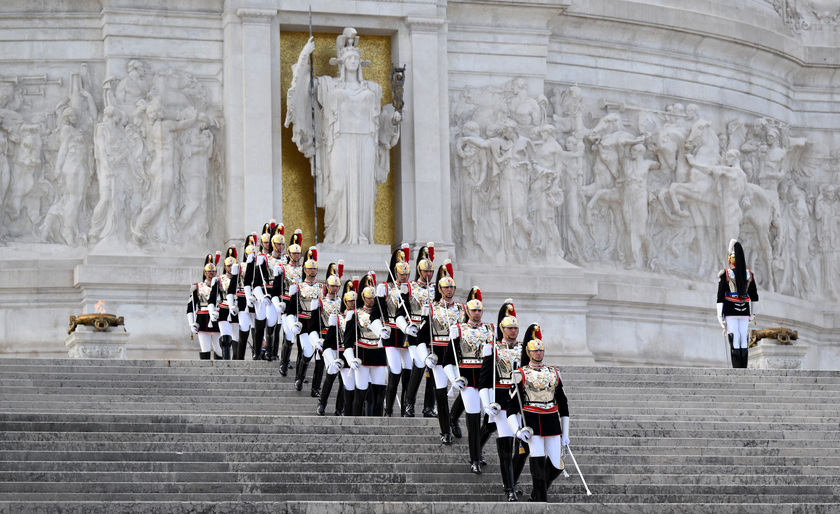 Giornata dell'unita' nazionale, Mattarella all'Altare della Patria