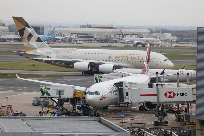 Flights resume at Heathrow Airport following power outage