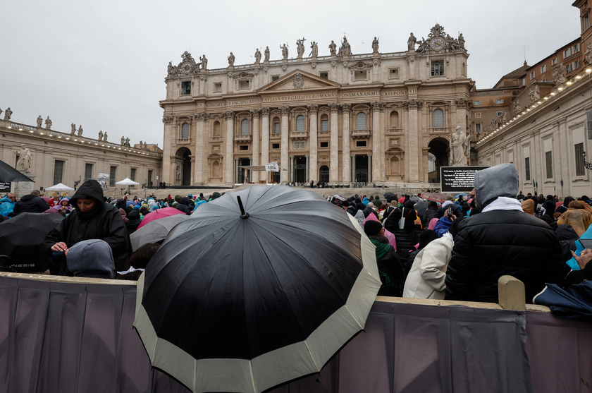 Il Papa ai pellegrini di Napoli, ho sentito il vostro sostegno