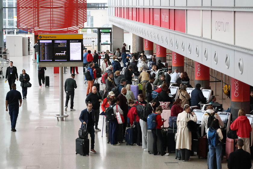 Flights resume at Heathrow Airport following power outage