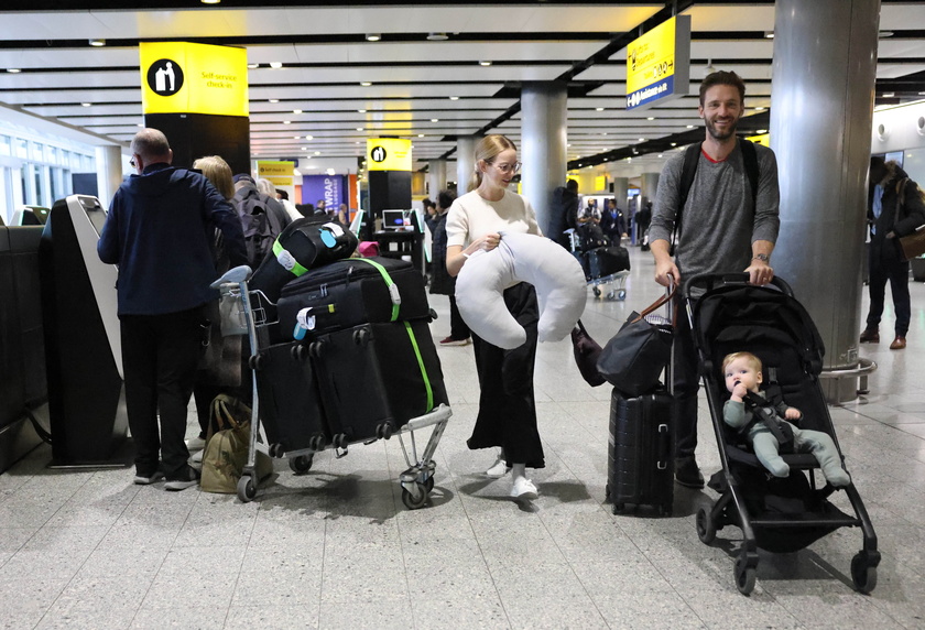 Flights resume at Heathrow Airport following power outage