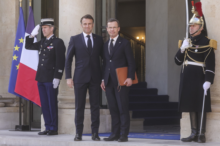 French President Macron hosts summit on security for Ukraine