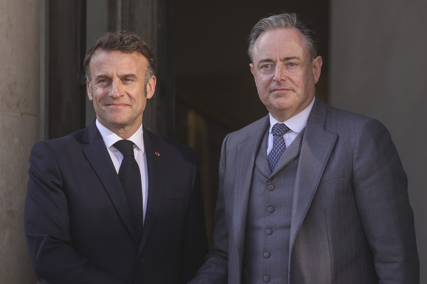 French President Macron hosts summit on security for Ukraine
