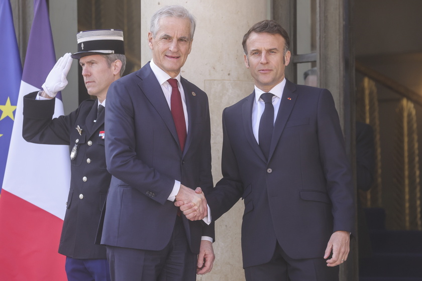 French President Macron hosts summit on security for Ukraine