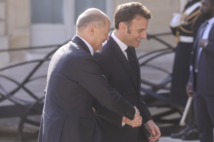 French President Macron hosts summit on security for Ukraine