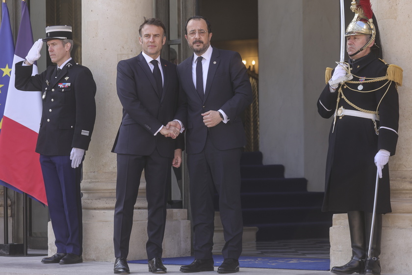 French President Macron hosts summit on security for Ukraine