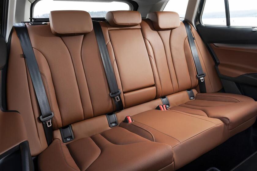 Skoda, design evoluto e ricarica bidirezionale per la Enyaq