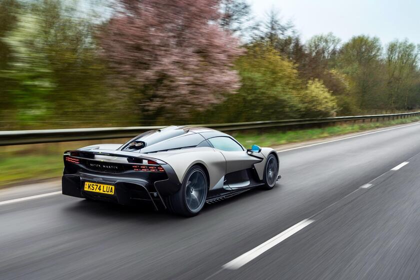 Aston Martin, la Valhalla è ai test finali di pre-produzione