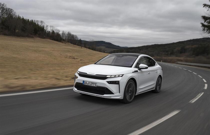 Skoda, design evoluto e ricarica bidirezionale per la Enyaq