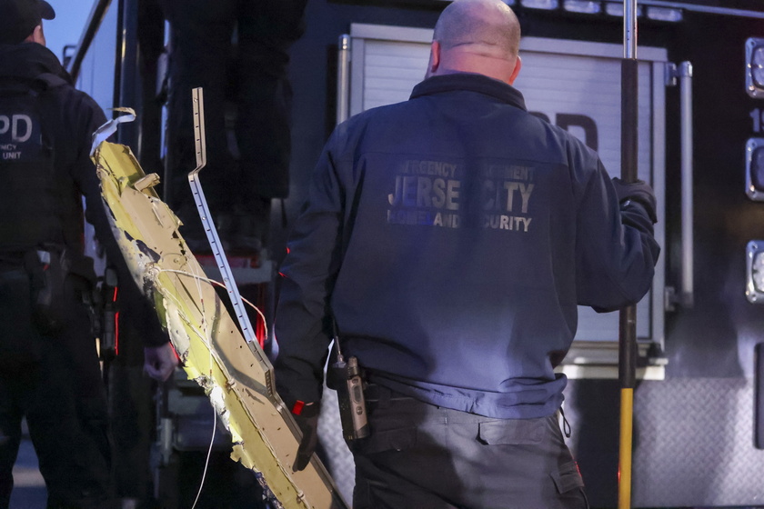 Helicopter crashes into Hudson River near Jersey City, New Jersey