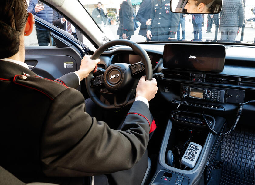 Nuova Jeep elettrica per l'Arma dei Carabinieri