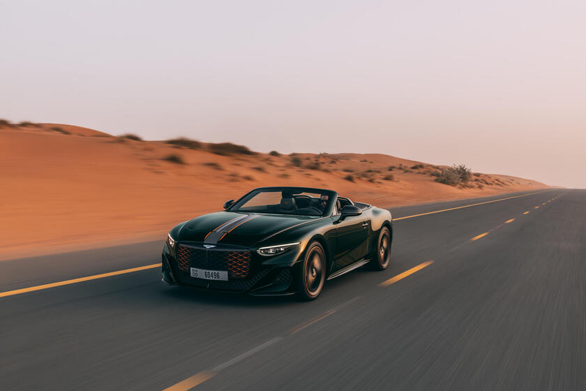 La Bentley Batur Convertible debutta a Dubai