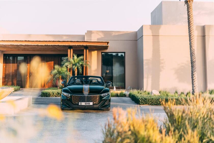 La Bentley Batur Convertible debutta a Dubai