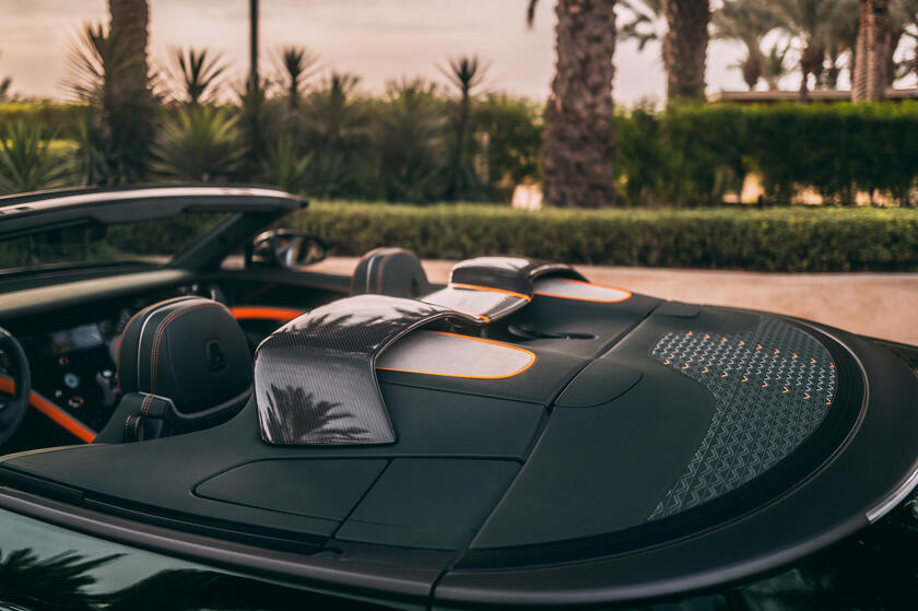 La Bentley Batur Convertible debutta a Dubai