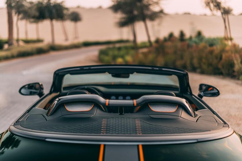 La Bentley Batur Convertible debutta a Dubai