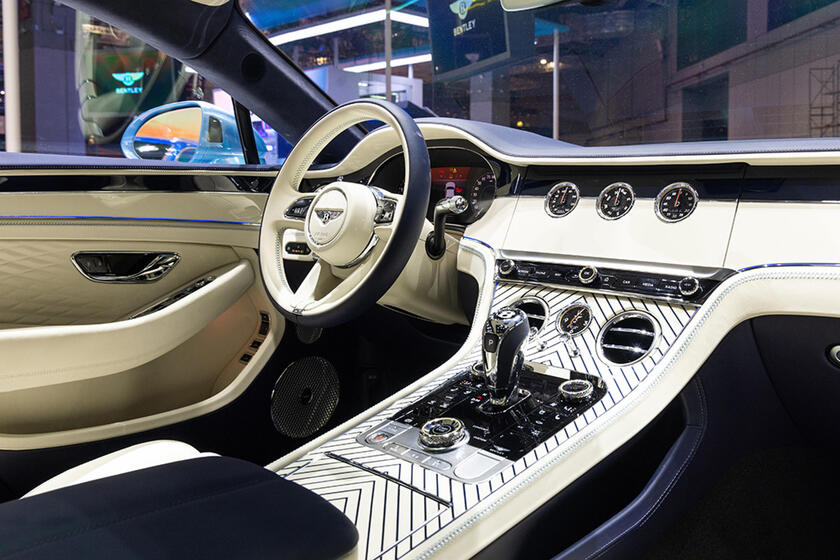 Nuove Bentley Continental GT e Flying Spur versione Azure