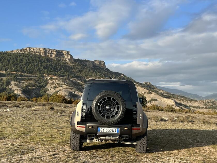 Nuova Land Rover Defender OCTA