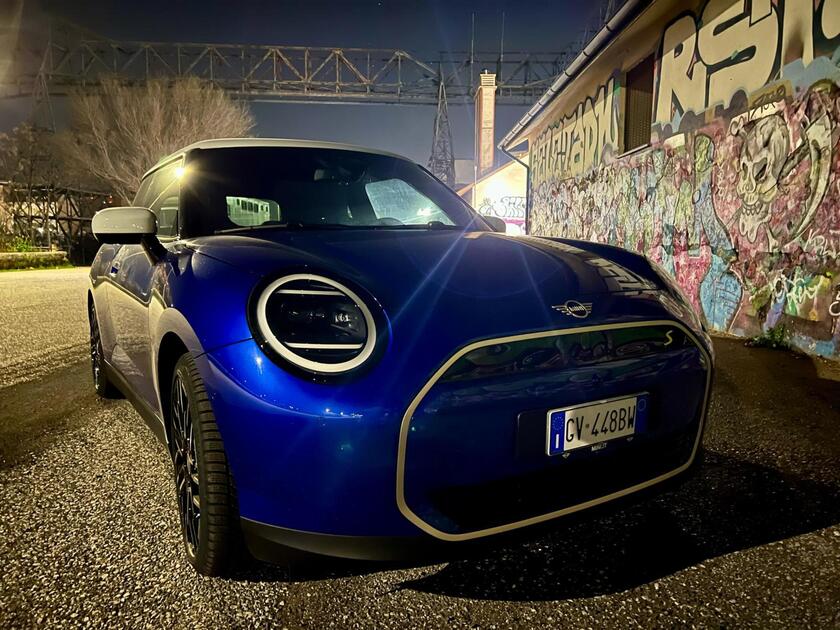 Mini Cooper SE All-Electric: stile, sicurezza e performance per la città