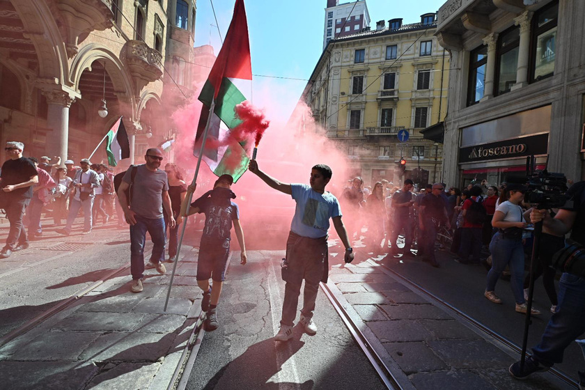 Primo Maggio, corteo a Torino partito da piazza Vittorio