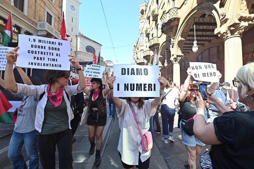 Primo Maggio, corteo a Torino partito da piazza Vittorio