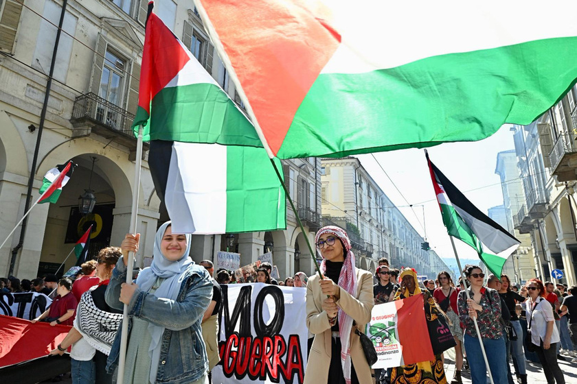 Primo Maggio, corteo a Torino partito da piazza Vittorio