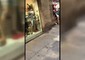 Barcellona, turisti e passanti trovano riparo nei negozi © ANSA
