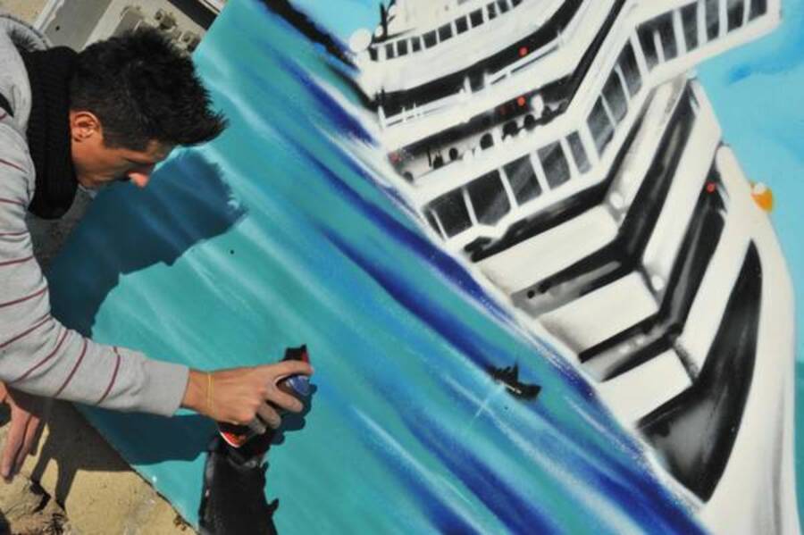 WRITER PER LA NAVE COSTA CONCORDIA © Ansa