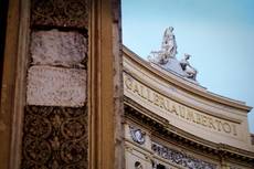 Cadono due pezzi della Galleria Umberto