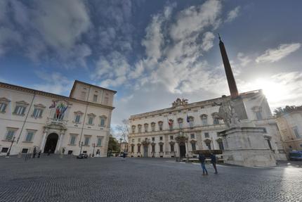 Reporter all'esterno del Quirinale