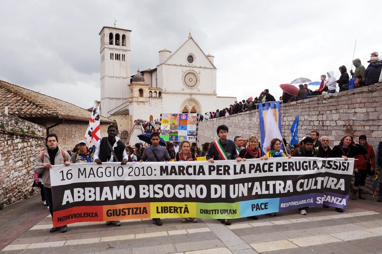 - RIPRODUZIONE RISERVATA