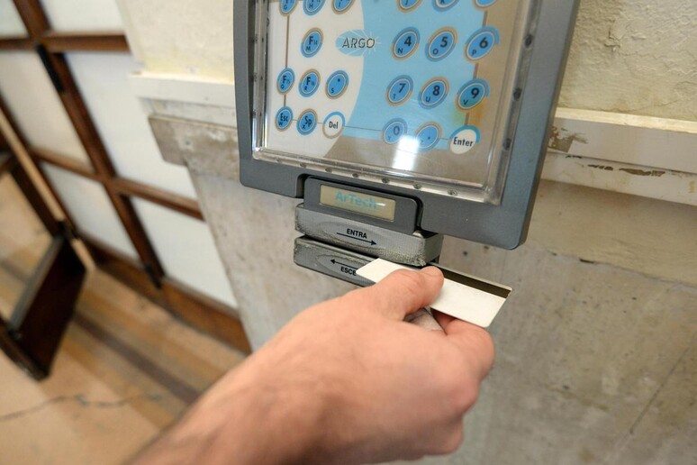 - RIPRODUZIONE RISERVATA