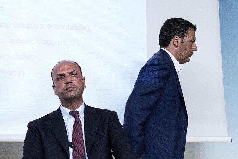 Angelino Alfano e Matteo Renzi - RIPRODUZIONE RISERVATA