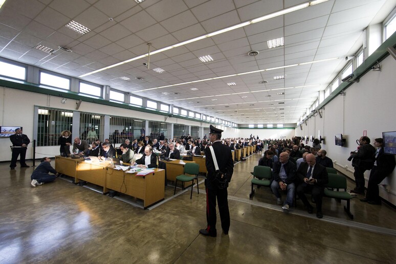 - RIPRODUZIONE RISERVATA