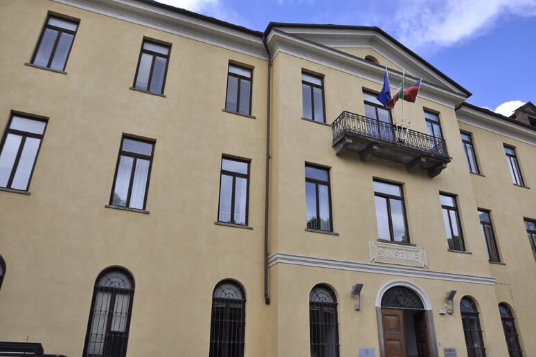 - RIPRODUZIONE RISERVATA
