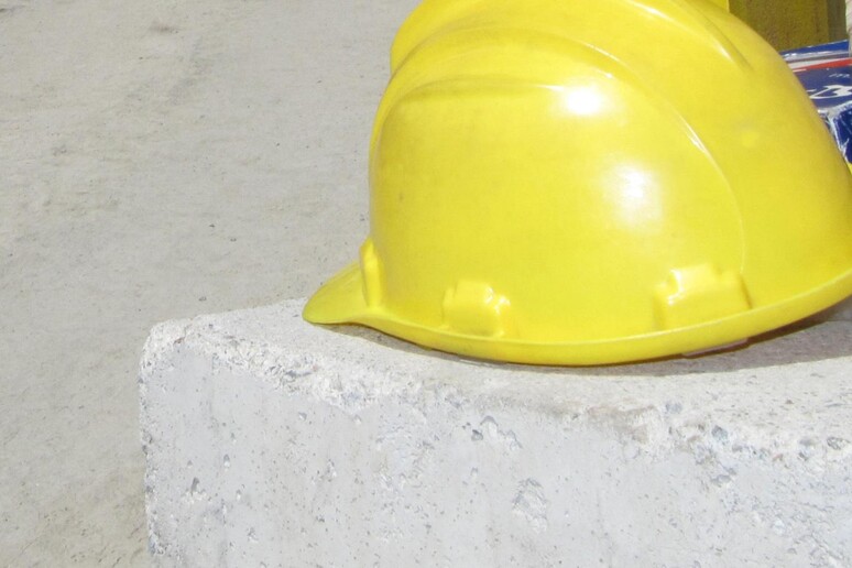 - RIPRODUZIONE RISERVATA