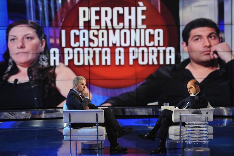 L 'assessore alla Legalita ' del Comune di Roma, Alfonso Sabella (S) e Bruno Vespa, durante il  programma Rai Porta a Porta - RIPRODUZIONE RISERVATA