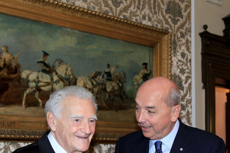 - RIPRODUZIONE RISERVATA