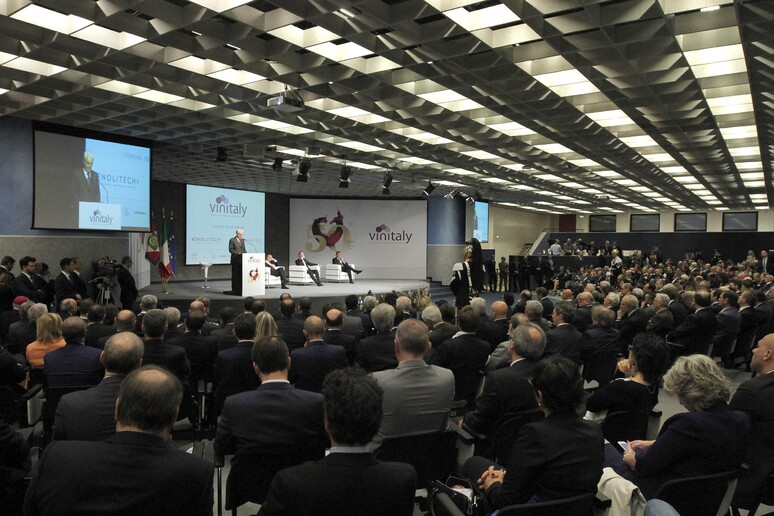 - RIPRODUZIONE RISERVATA