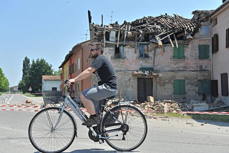 - RIPRODUZIONE RISERVATA