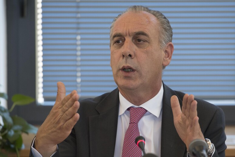 - RIPRODUZIONE RISERVATA