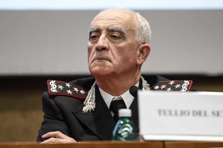 - RIPRODUZIONE RISERVATA