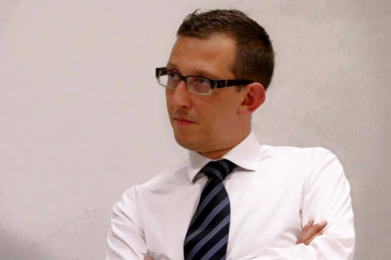 - RIPRODUZIONE RISERVATA
