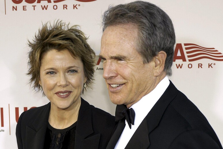 L 'attore Warren Beatty insieme alla moglie Annette Bening (archivio) - RIPRODUZIONE RISERVATA