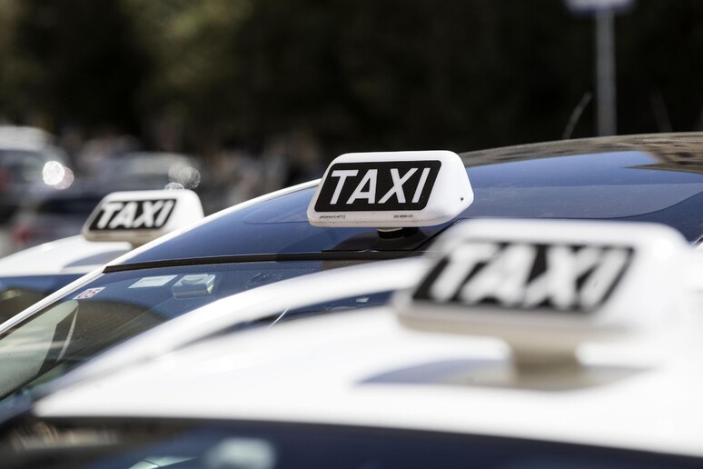 Taxi - RIPRODUZIONE RISERVATA