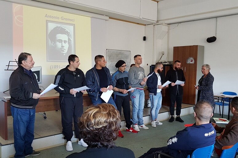 - RIPRODUZIONE RISERVATA