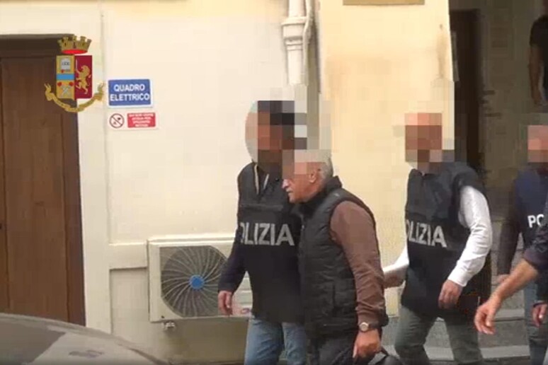- RIPRODUZIONE RISERVATA