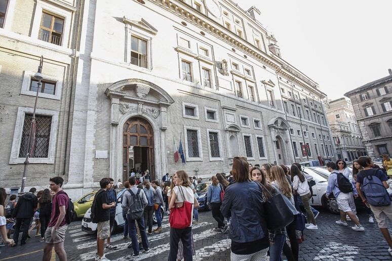 - RIPRODUZIONE RISERVATA